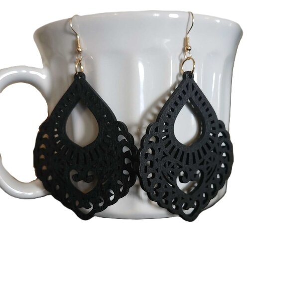❤️ 4/$20 New wood carved earrings Lightweight dangle Black oval swirls funky - Picture 1 of 3